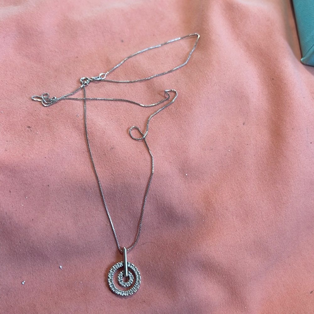 14 k white gold and‎ diamonds necklace